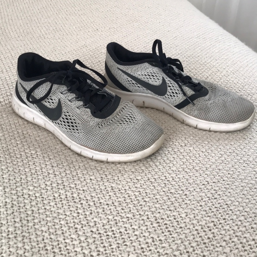 Nike Free Run Grey and Black Tennis Shoes